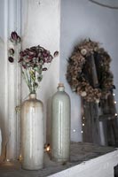 Vases en céramique de fleurs séchées
