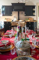 Country Kitchen-Diner - table à manger dressée pour le dîner de Noël