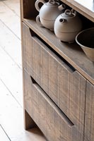 Détail des armoires de cuisine en bois modernes