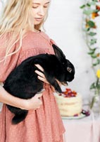 Jeune femme, tenue, lapin animal