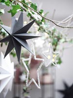 Décorations de Noël - étoiles modernes sur les branches