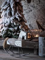 Petit ornement de cheval à bascule en bois et sapin de Noël miniature