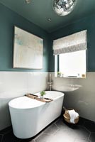 Salle de bain moderne turquoise et blanc