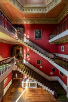Magnifique escalier au Swinton Park Hotel, Yorkshire