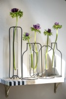 Supports de vase en métal décoratifs modernes chacun avec une seule fleur