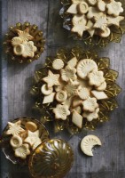 Aperçu des biscuits sur des plaques de verre ambré