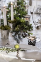 Rond de serviette décoratif sur table à manger - Noël