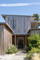 Extérieur de la maison en bois moderne