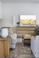 Salon moderne avec TV