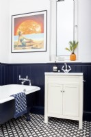 Salle de bain victorienne bleue et blanche