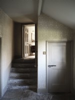 Couloir avec sol en pierre