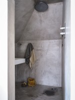 Salle de douche grise