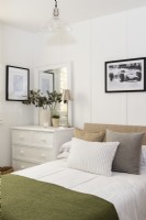 Chambre à coucher moderne blanche