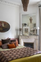 Chambre vintage avec cheminée