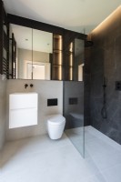 Salle de bain moderne avec douche à l'italienne