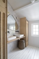 Salle de bain moderne minimaliste