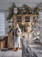 Portrait de la propriétaire Tracey Gill Dans la cuisine