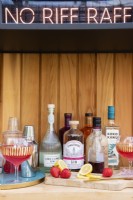 Bar et table à boire dans une véranda