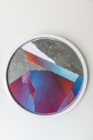 Détail d'œuvres d'art colorées dans un cadre circulaire