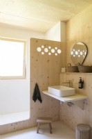Salle de bain moderne en bois