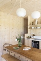 Cuisine-salle à manger en bois