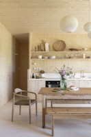 Cuisine-salle à manger moderne en bois de campagne