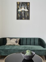 Canapé vert et table basse dans le salon moderne