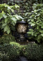 Dispositif d'eau d'urne dans le jardin - détail