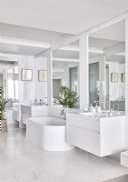 Salle de bain contemporaine blanche