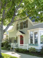 Comme beaucoup de vieilles maisons de la Nouvelle-Angleterre, le cottage Chaces de 1896 est un mélange pittoresque de styles.