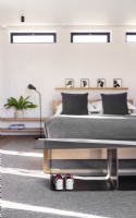 Chambre à coucher moderne dans une palette neutre
