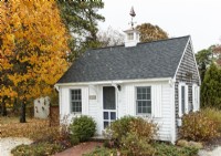 Depuis sa construction en 1940, le cottage par excellence de Cape Cod a connu plusieurs réincarnations, mais aucune n'est meilleure que celle d'aujourd'hui en tant qu'escapade unique en son genre.