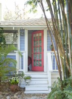 Dans le quartier historique de Laurel Park à Sarasota en Floride, des petites maisons colorées se nichent au milieu d'une flore tropicale.