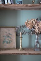 Fleurs séchées et peinture vintage encadrée