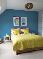 Chambre moderne et colorée