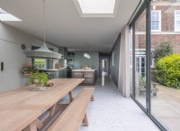 Intérieur d'extension de cuisine moderne dans la maison de Katie Frade à Dulwich 