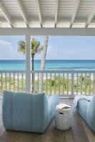 Sièges de balcon avec vue sur le projet Bakers Bay, Bahamas 